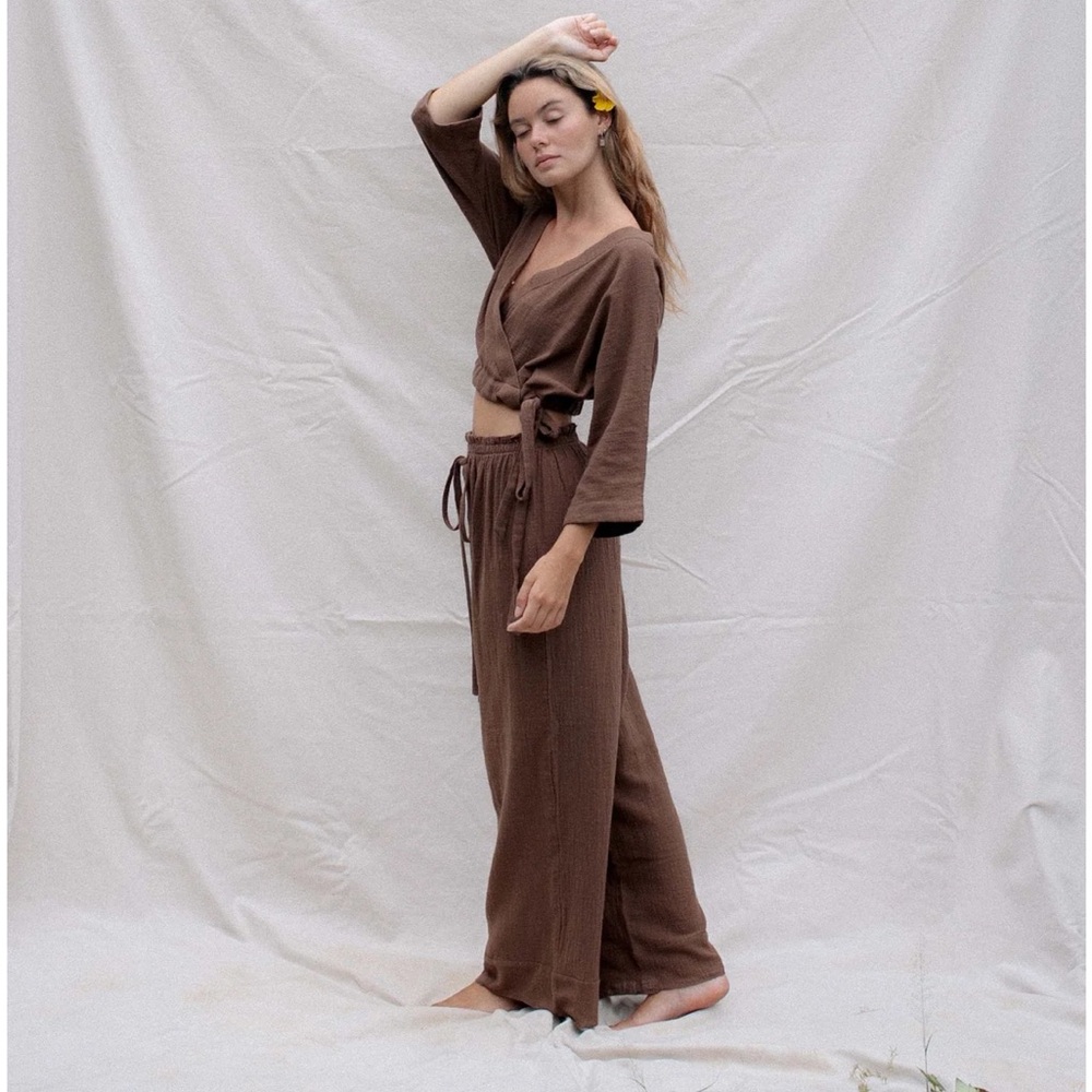 Like New Indigo Luna flow pants in Chestnut. Loose, flowy pants. 100% Cotton.